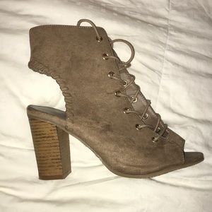 Tan Open Toe Open Back Lace Up Heels Size 6.5